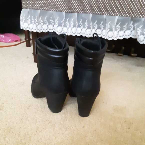 Daisy Fuentes black ankle boots - Picture 2 of 4